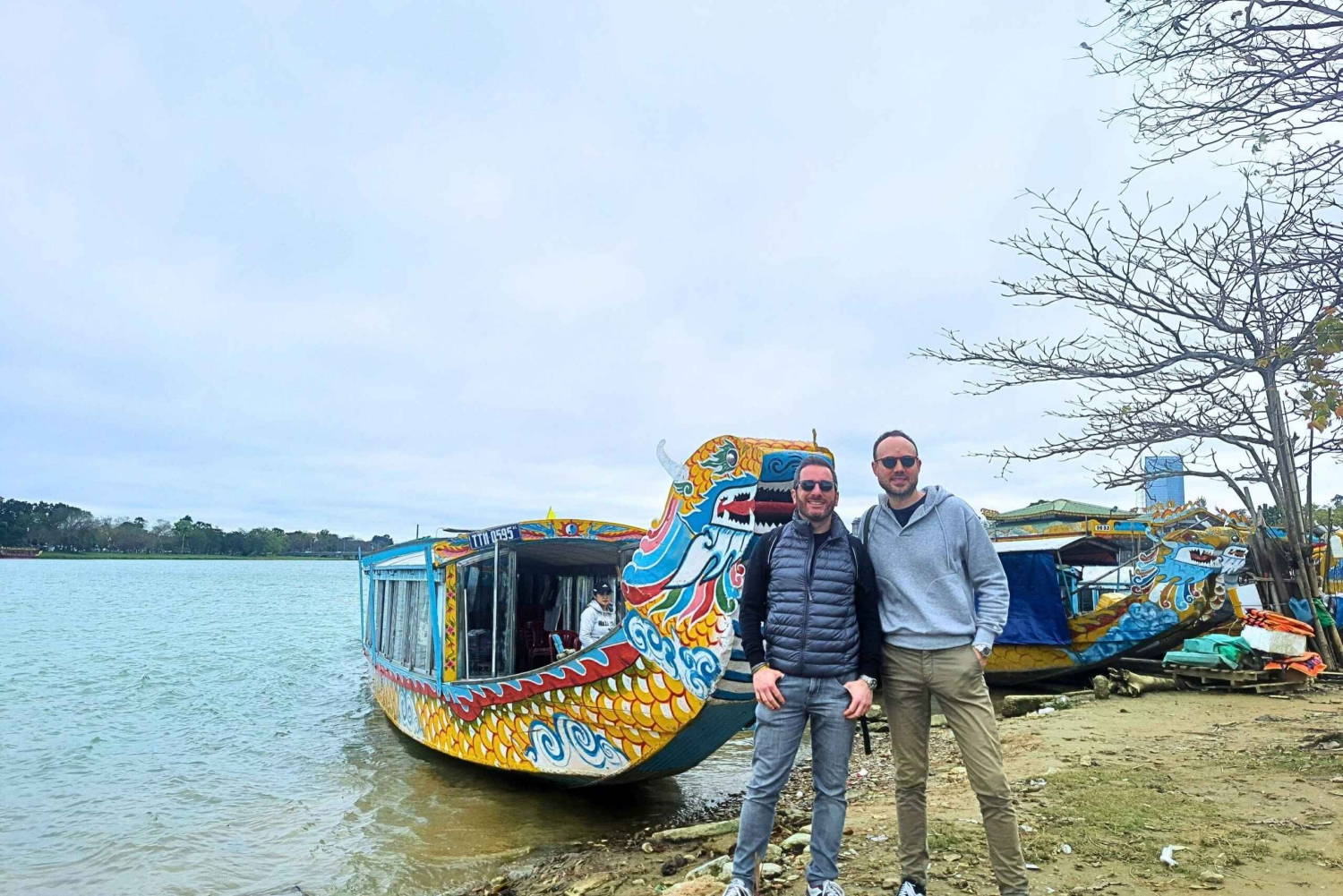 From Hue Dragon Boat to visit Thien Mu pagoda, King's Tomb