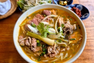 De Hue: passeio de bicicleta de meio dia com degustação de comida local