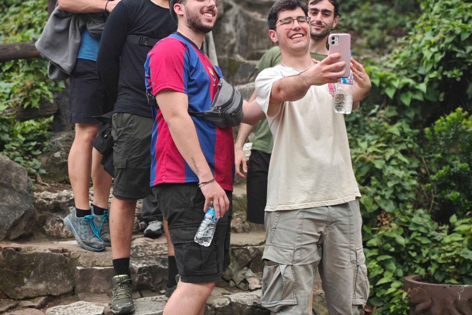 Au départ de Hué : transfert en bus vers Hoi An avec 4 arrêts touristiques