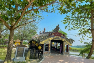 Au départ de Hué : transfert en bus vers Hoi An avec 4 arrêts touristiques