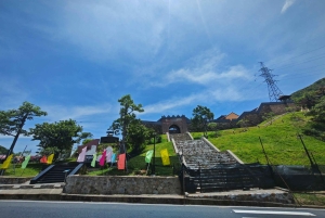 Au départ de Hué : transfert en bus vers Hoi An avec 4 arrêts touristiques