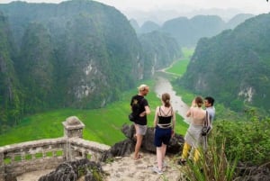 Van Ninh Binh Authentieke Tour : Hoa Lu, Trang An, Mua Grot