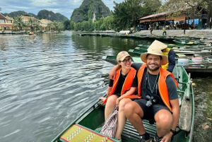 Van Ninh Binh Authentieke Tour : Hoa Lu, Trang An, Mua Grot