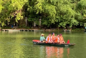 Van Ninh Binh Authentieke Tour : Hoa Lu, Trang An, Mua Grot