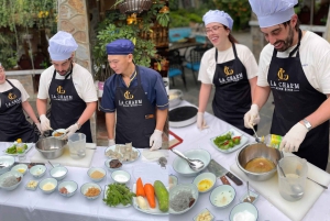 Depuis Ninh Binh : cours de cuisine et visite de nuit de la pagode Bai Dinh