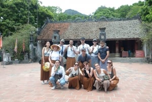 Au départ de Ninh Binh : Visite en petit groupe de Hoa Lu, Trang An et la grotte de Mua