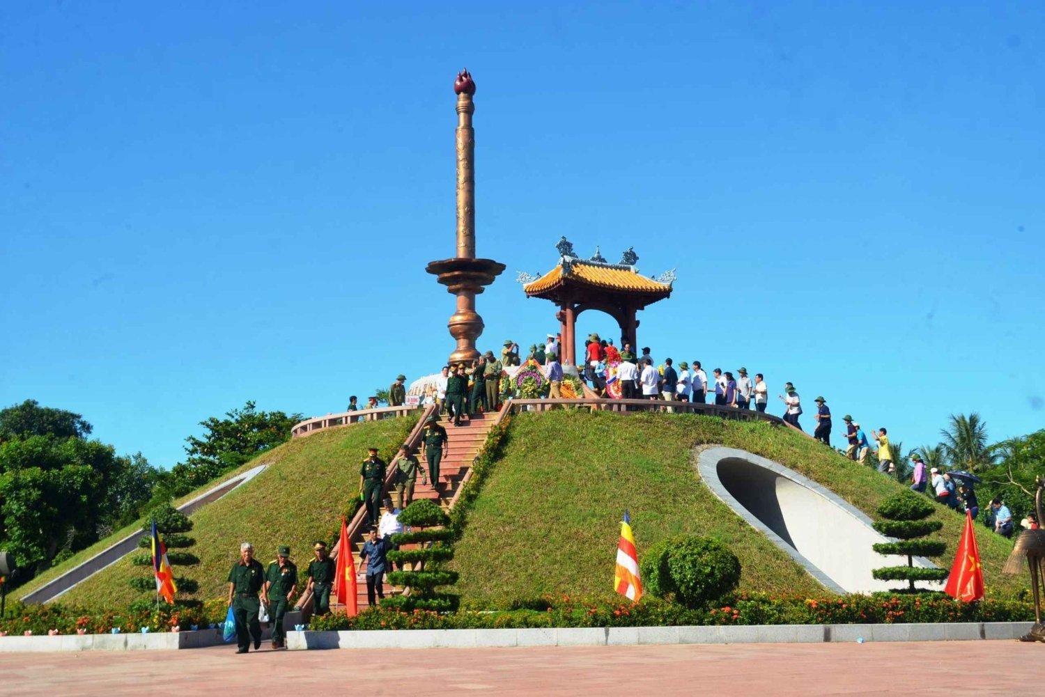 Fra Hue til historie og natur: DMZ & Phong Nha-grotten