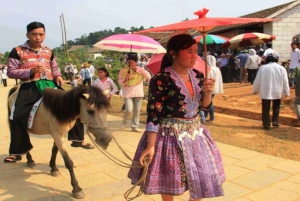 Z Sa Pa: Niedzielna wycieczka grupowa na targ Bac Ha