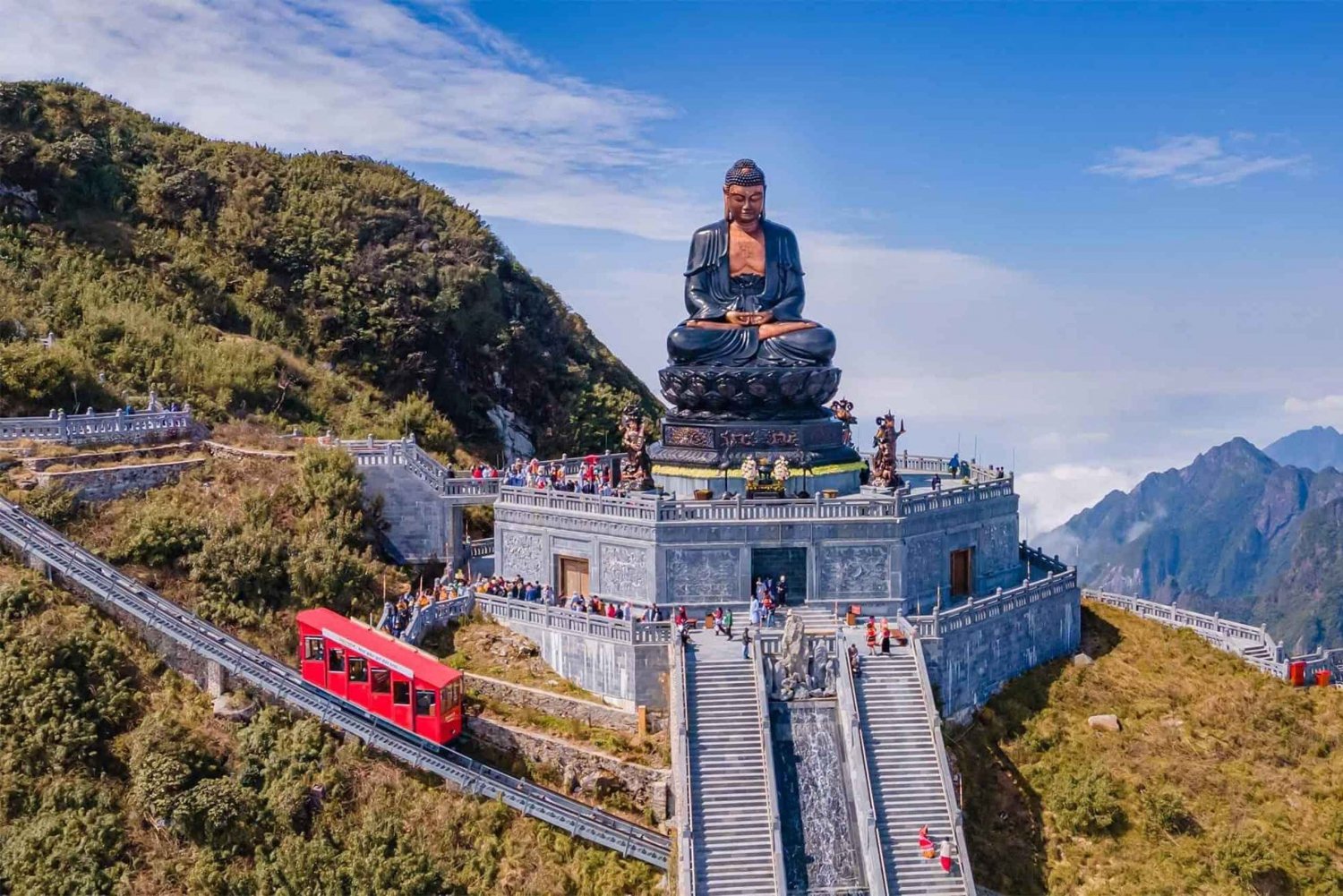 Von Sapa: Seilbahn Ticket zum Fansipan Legend & Autotransfer