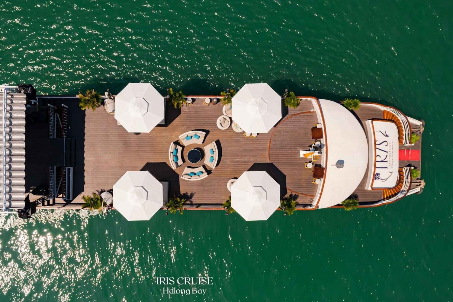 Ha Long Bay: Luxe cruise van een hele dag, jacuzzi, grotten & eiland