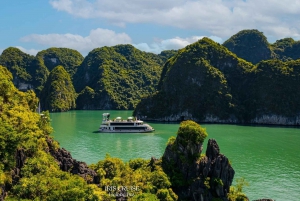 Baía de Ha Long: Cruzeiro de luxo de dia inteiro, jacuzzi, cavernas e ilha