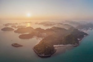 Passeio de barco de dia inteiro com o capitão Jack de Cat Ba