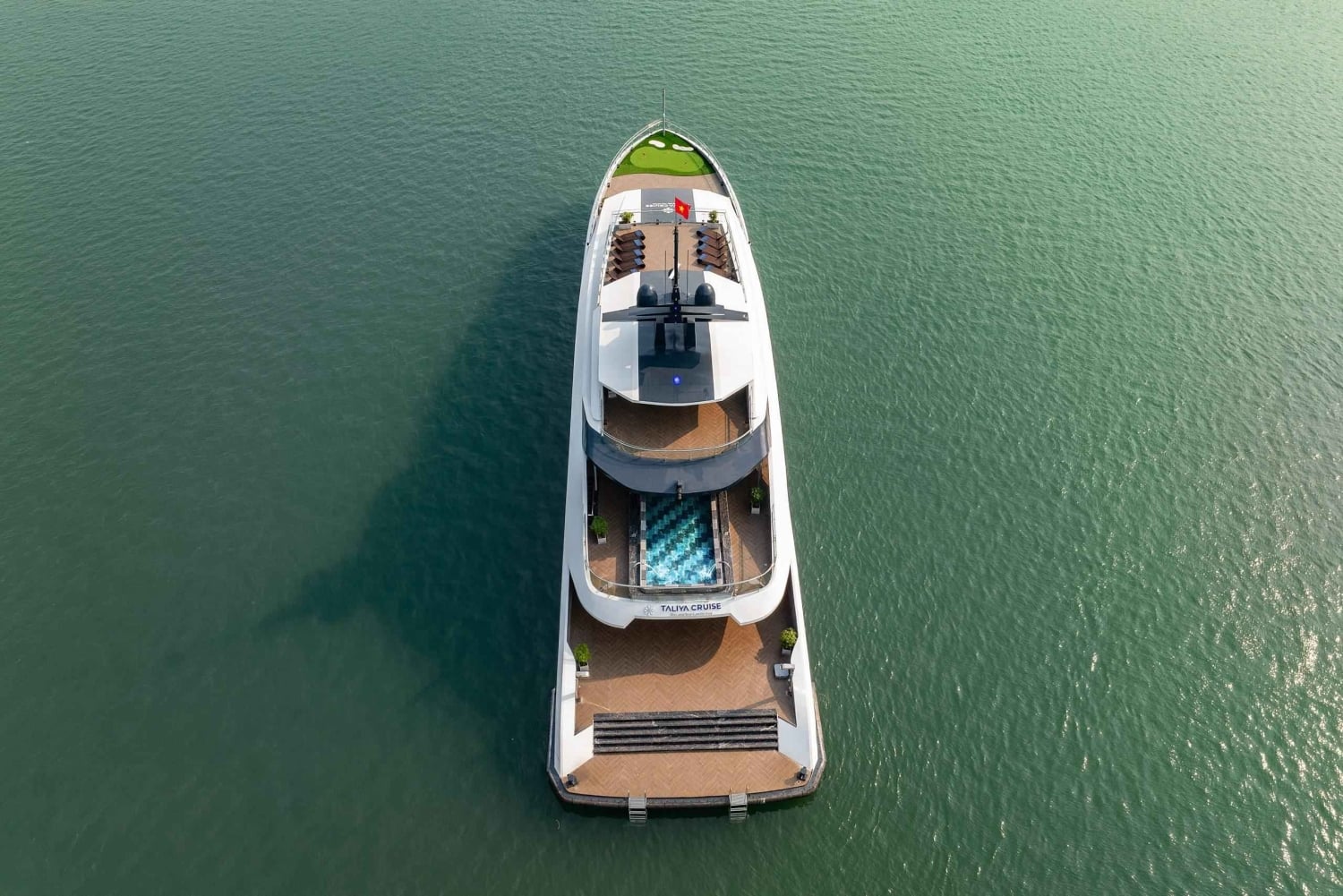 Día completo: Fabuloso tour por la bahía de Halong con crucero Taliya 5*