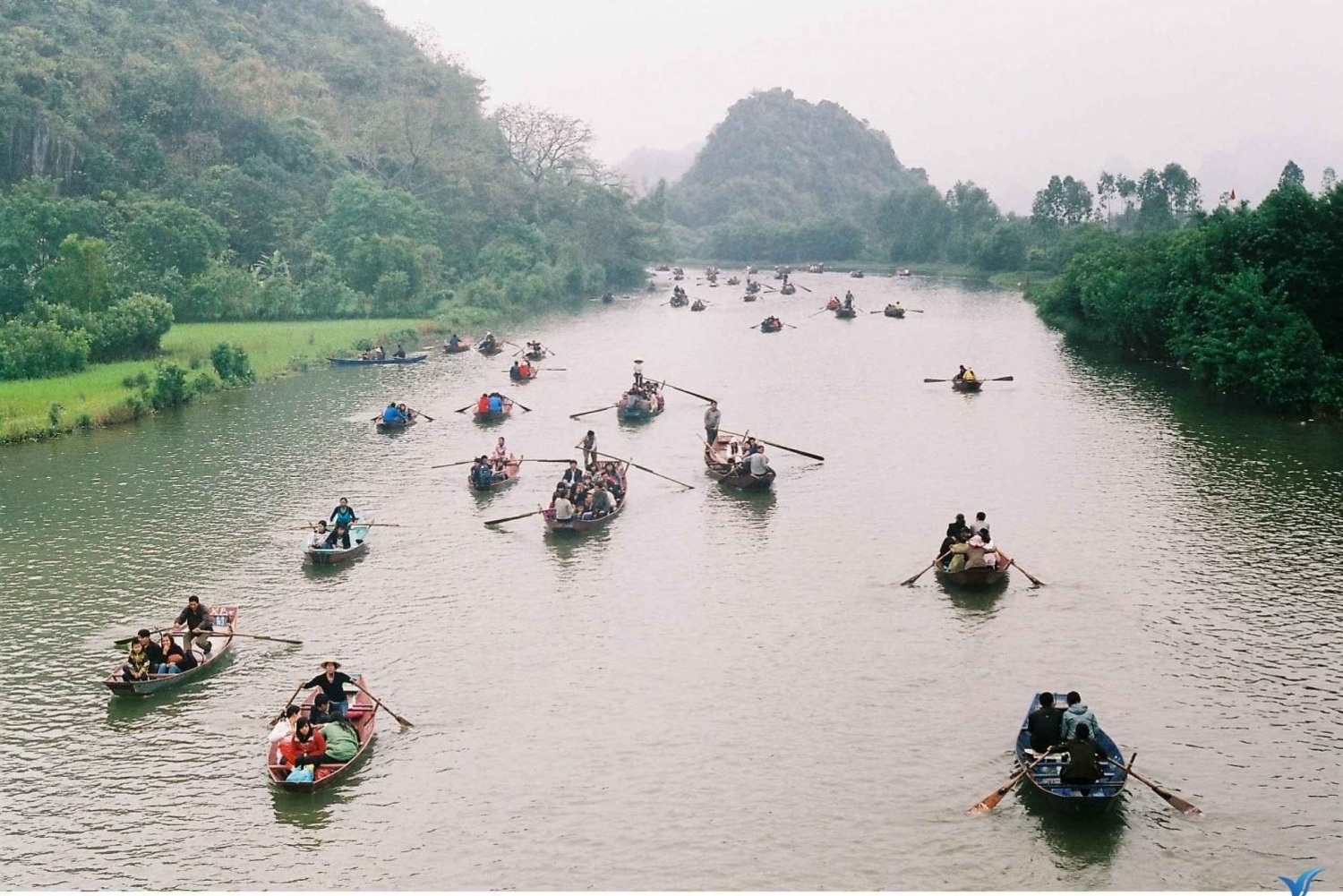 Tour di un giorno della Pagoda dei Profumi, Giro in barca sul fiume Yen