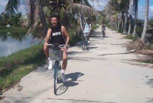 Divertente giornata in bicicletta, giro in bufalo e barca a cesto