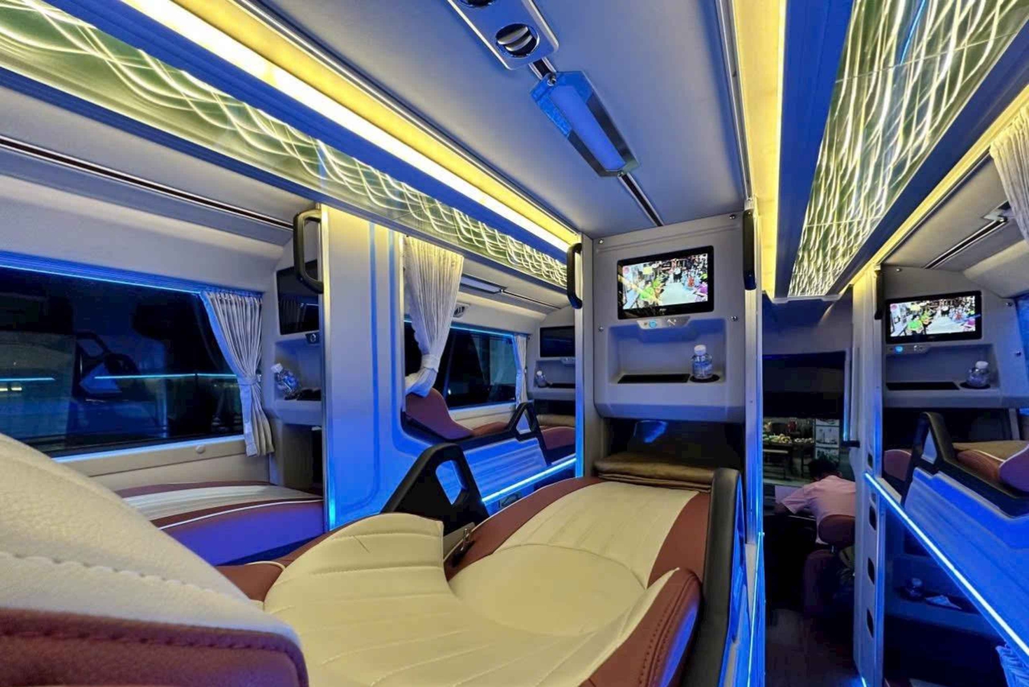 ハザン(Ha Giang) - Cat Ba島 バス (高級バンリムジン業者)