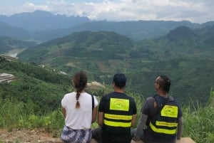 Passeio de Carro em Ha Giang 3 Dias 2 Noites pela OHC Travel