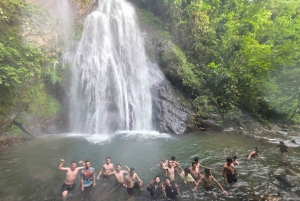 Jipe privado em Ha Giang: Aldeia Khuoi My e Cascata Esmeralda