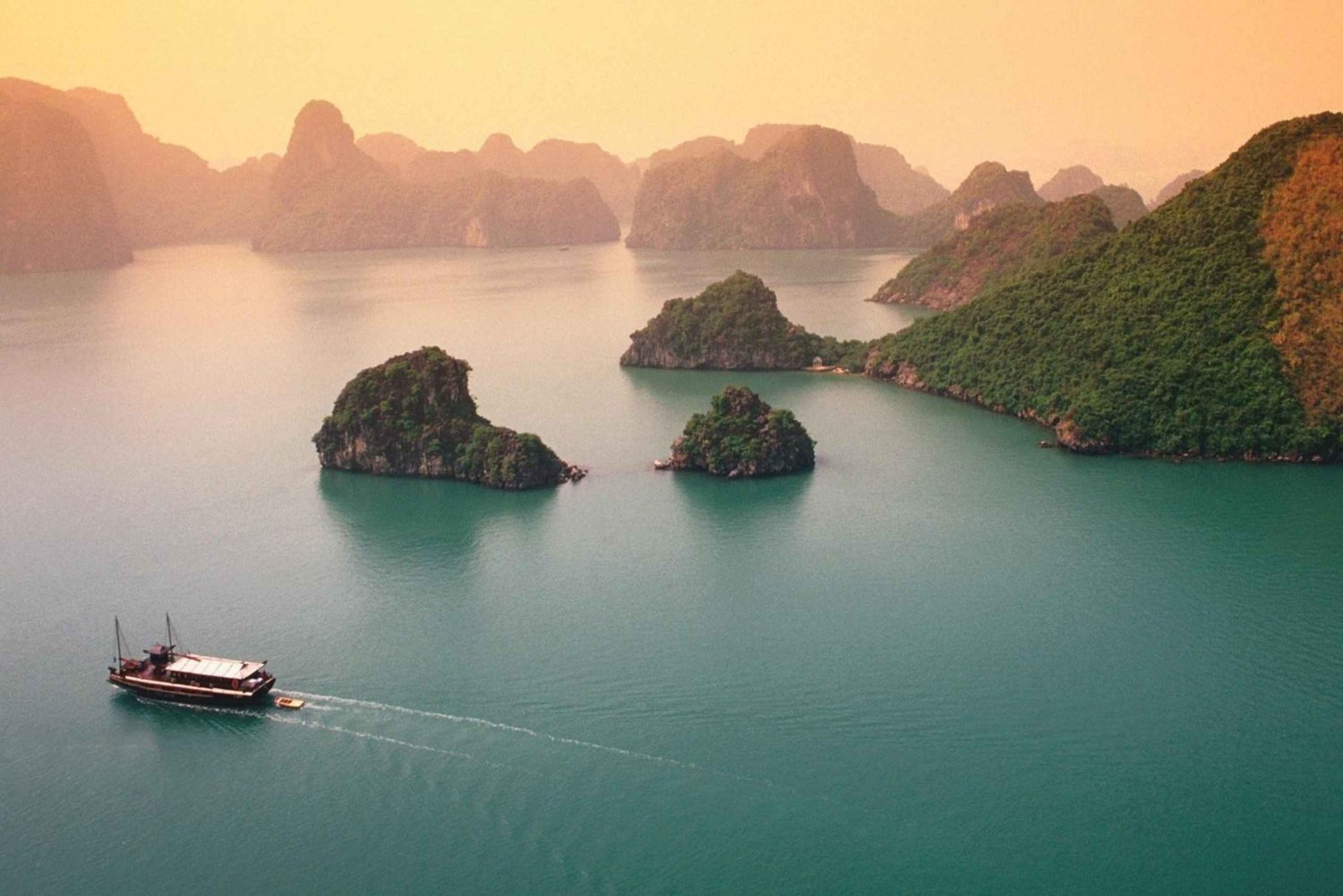 Ha Long Bay 1 päivän retki 6 tuntia 3* risteilyllä