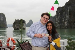 Ha Long Bay: 4-timmars kryssning med grottor, kajakpaddling och lunch
