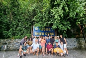 Ha Long Bay: 4-timmars kryssning med grottor, kajakpaddling och lunch