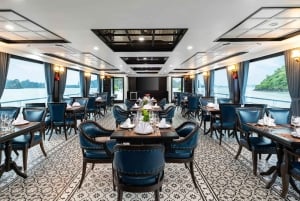 Ha Long Bay – Deluxe dagskryssning, lunch, kajakpaddling och solnedgångsfest