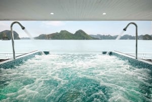 Ha Long Bay – Deluxe dagskryssning, lunch, kajakpaddling och solnedgångsfest