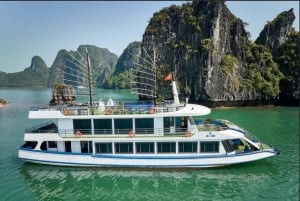 Ha Long Bay – Deluxe dagskryssning, lunch, kajakpaddling och solnedgångsfest