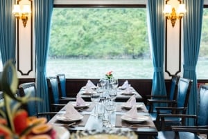 Ha Long Bay – Deluxe dagskryssning, lunch, kajakpaddling och solnedgångsfest