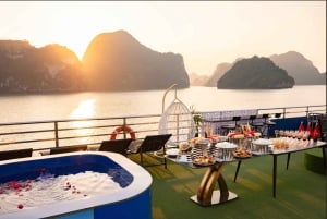 Ha Long Bay – Deluxe dagskryssning, lunch, kajakpaddling och solnedgångsfest