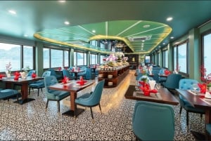 Ha Long Bay – Deluxe dagskryssning, lunch, kajakpaddling och solnedgångsfest