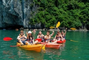Ha Long Bay – Deluxe dagskryssning, lunch, kajakpaddling och solnedgångsfest