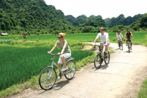 Ha Long Bay: Lan Ha Bay and Viet Hai Village 3-day Cruise