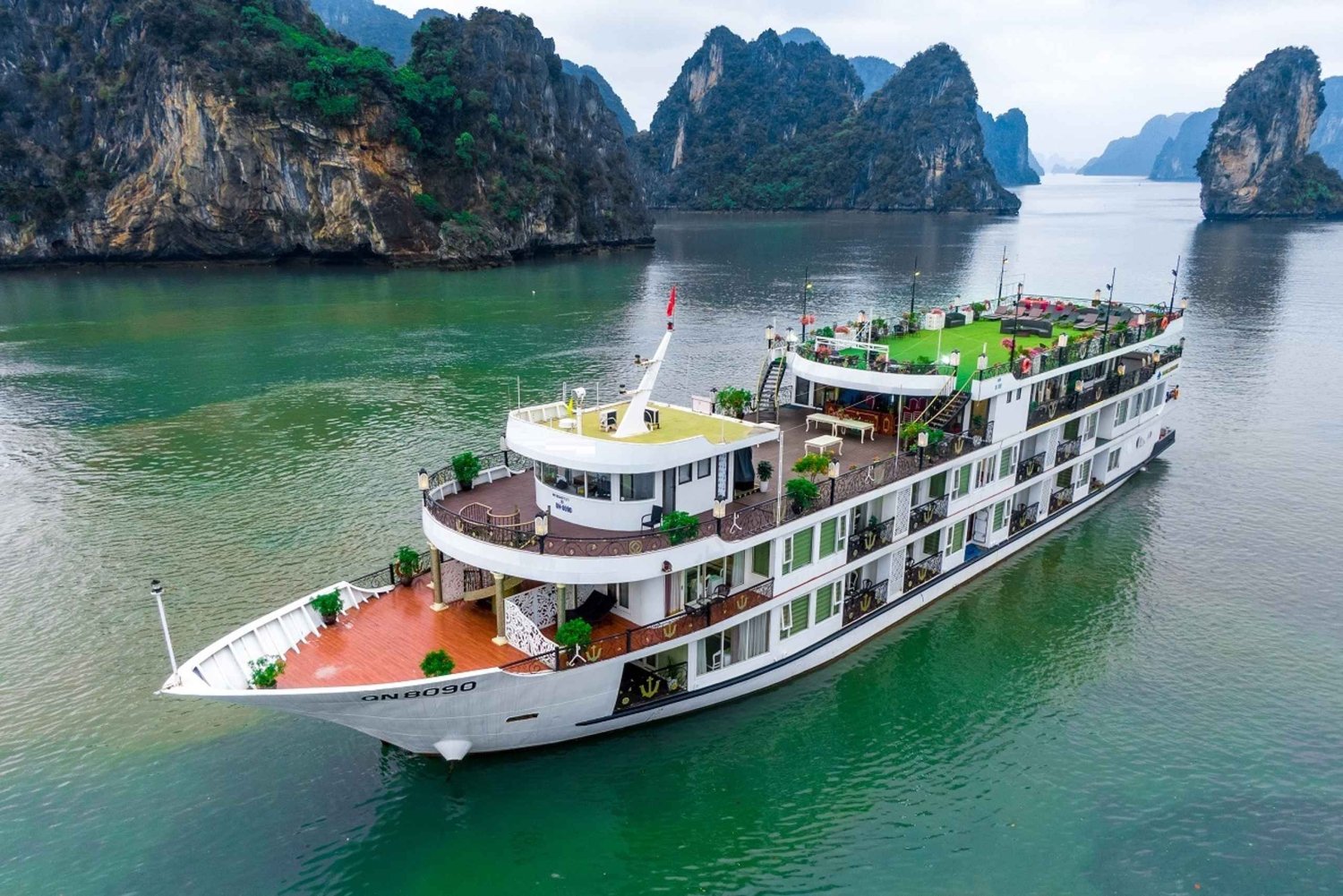 Ha Long Bay: 2-tägige Luxuskreuzfahrt mit allen Aktivitäten und Reiseführer