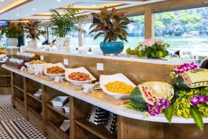 Baie d'Ha Long : Croisière Premium avec déjeuner buffet et coucher de soleil...
