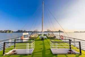 Ha Long-bukten: Premium-cruise med lunsjbuffé og solnedgang i...