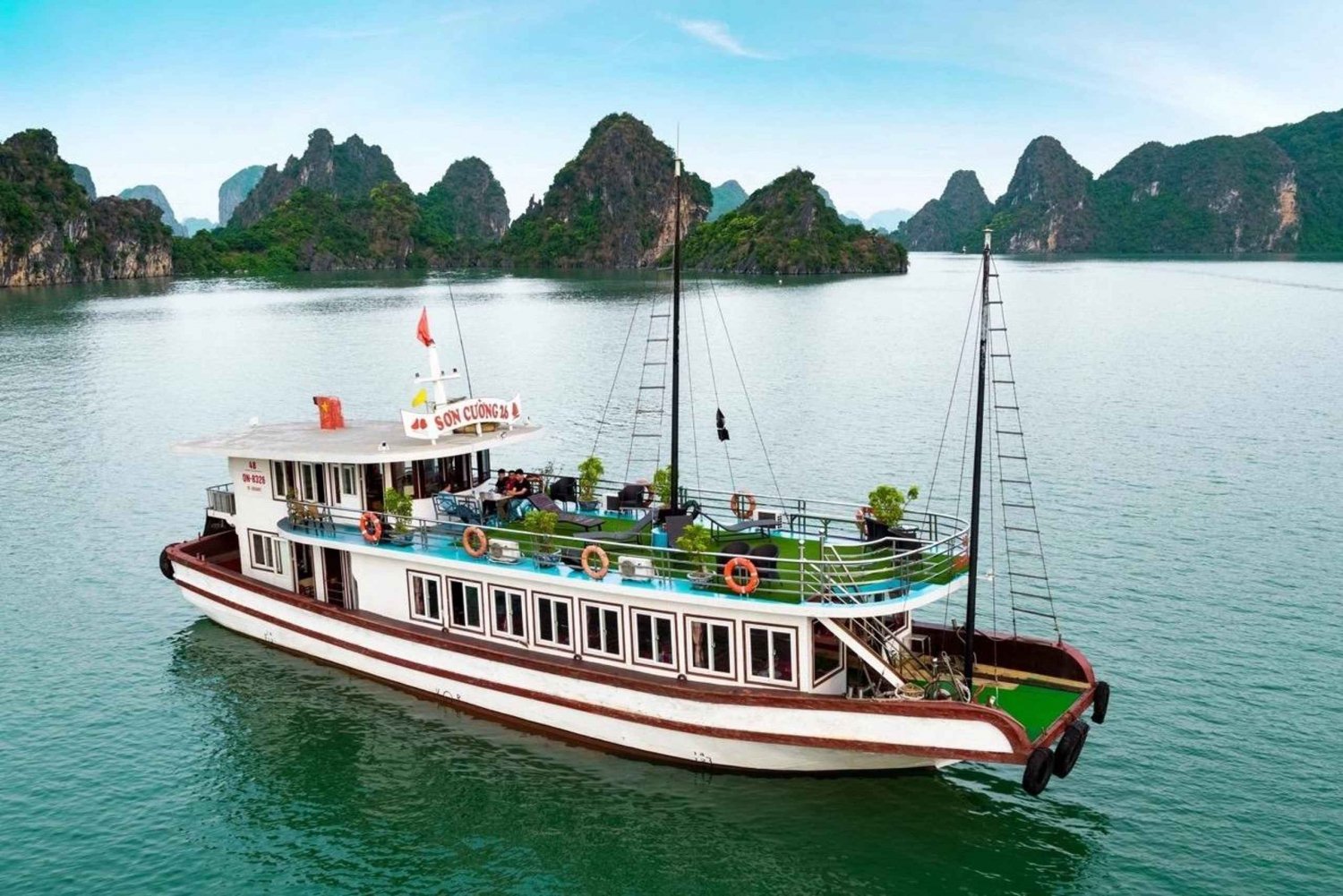 Ha Long Bay Small Deluxe Cruise Day Trip With Kayak & Lunch