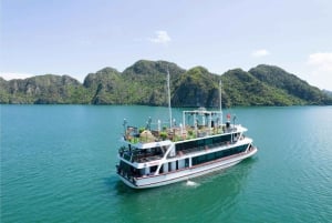 Ha Long Bay: Sweetness Cruise with Karaoke, Lunch & Activies