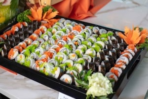 Ha Long Bay: Sweetness Cruise with Karaoke, Lunch & Activies