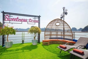 Ha Long Bay: Sweetness Cruise with Karaoke, Lunch & Activies