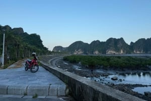 Ha Long: passeio privado pela Gruta Ngoc Long com espetáculo Pearl Dragon