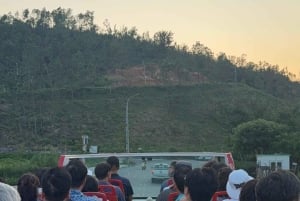 Ha Long: passeio privado pela Gruta Ngoc Long com espetáculo Pearl Dragon