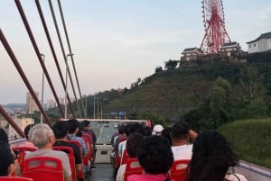 Ha Long: passeio privado pela Gruta Ngoc Long com espetáculo Pearl Dragon