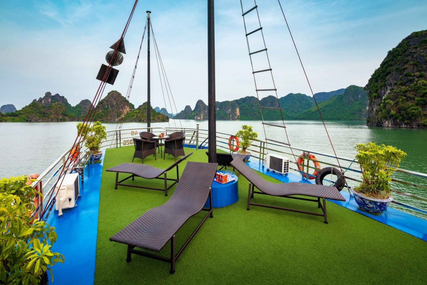 Ha Long: Surprise Cave Full-Day Cruise with Kayak and Beach