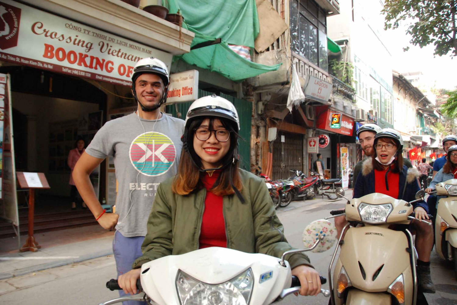 Half-Day Hanoi Foodie Tour by Motorbike