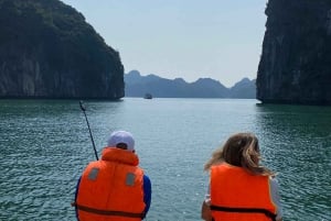 Mezza giornata nella baia di Lan Ha: escursione in barca, kayak e snorkeling