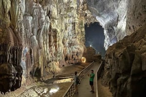Aventure d'une demi-journée dans les grottes de Phong Nha en bateau-dragon