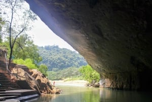 Aventure d'une demi-journée dans les grottes de Phong Nha en bateau-dragon