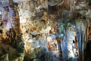 Aventure d'une demi-journée dans les grottes de Phong Nha en bateau-dragon