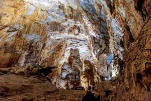 Aventure d'une demi-journée dans les grottes de Phong Nha en bateau-dragon